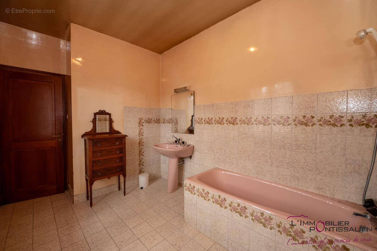 MAISON DE 208 m2 SUR 733 m2- Proche frontière - photo 32