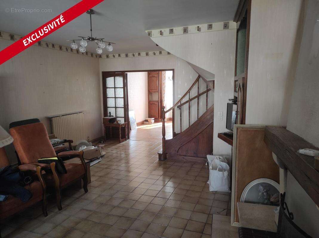 Maison à SAINT-JEAN-D'ANGELY