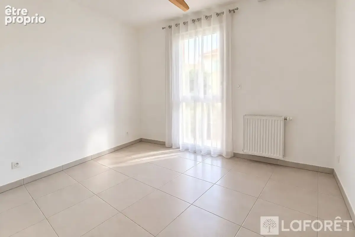 Centre ville de La Londe Les Maures, appartement 4 pièces, terrasses, 2 stationnements - photo 4