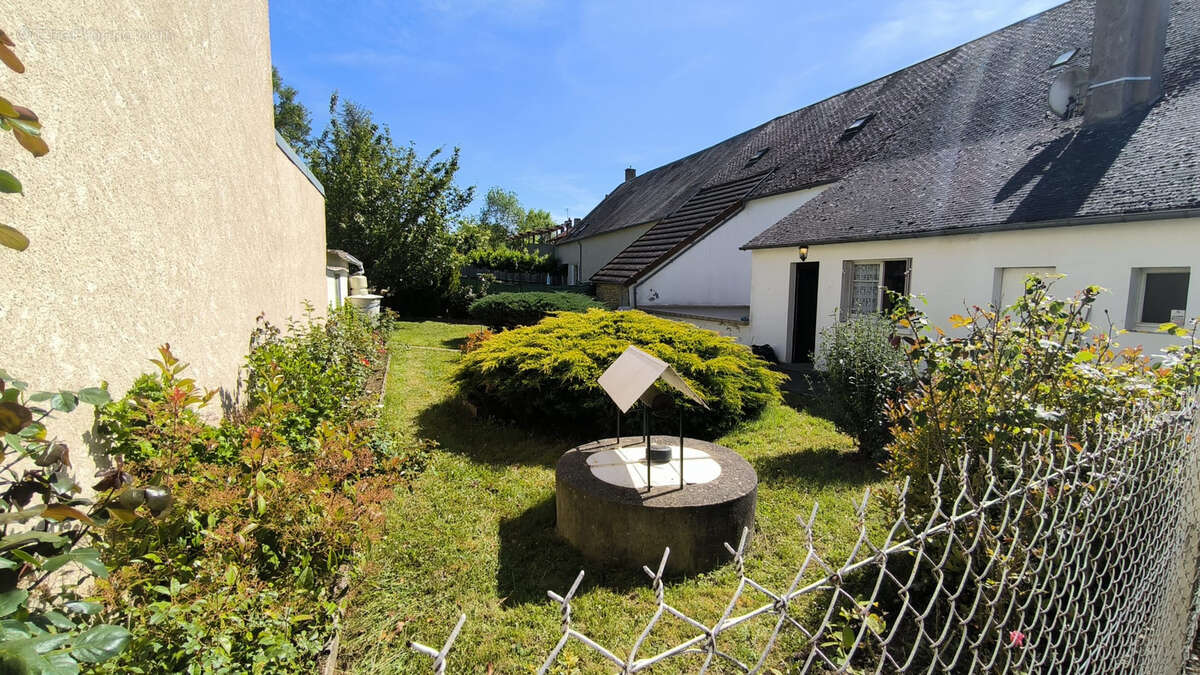 Maison de village plain-pied sur 2345 m2 - photo 2