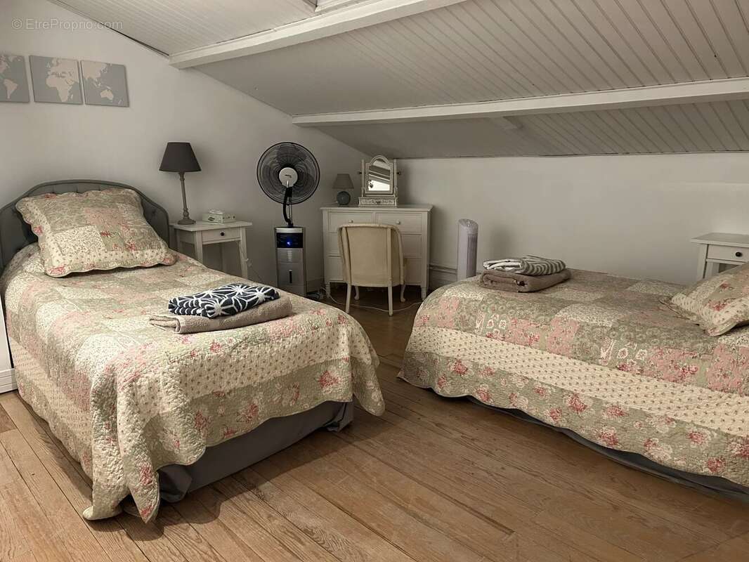 Spacieuse résidence individuelle de 6 chambres et 5 salles de bains avec piscine - photo 15
