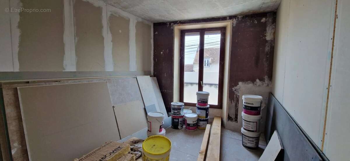 Appartement à VENEUX-LES-SABLONS
