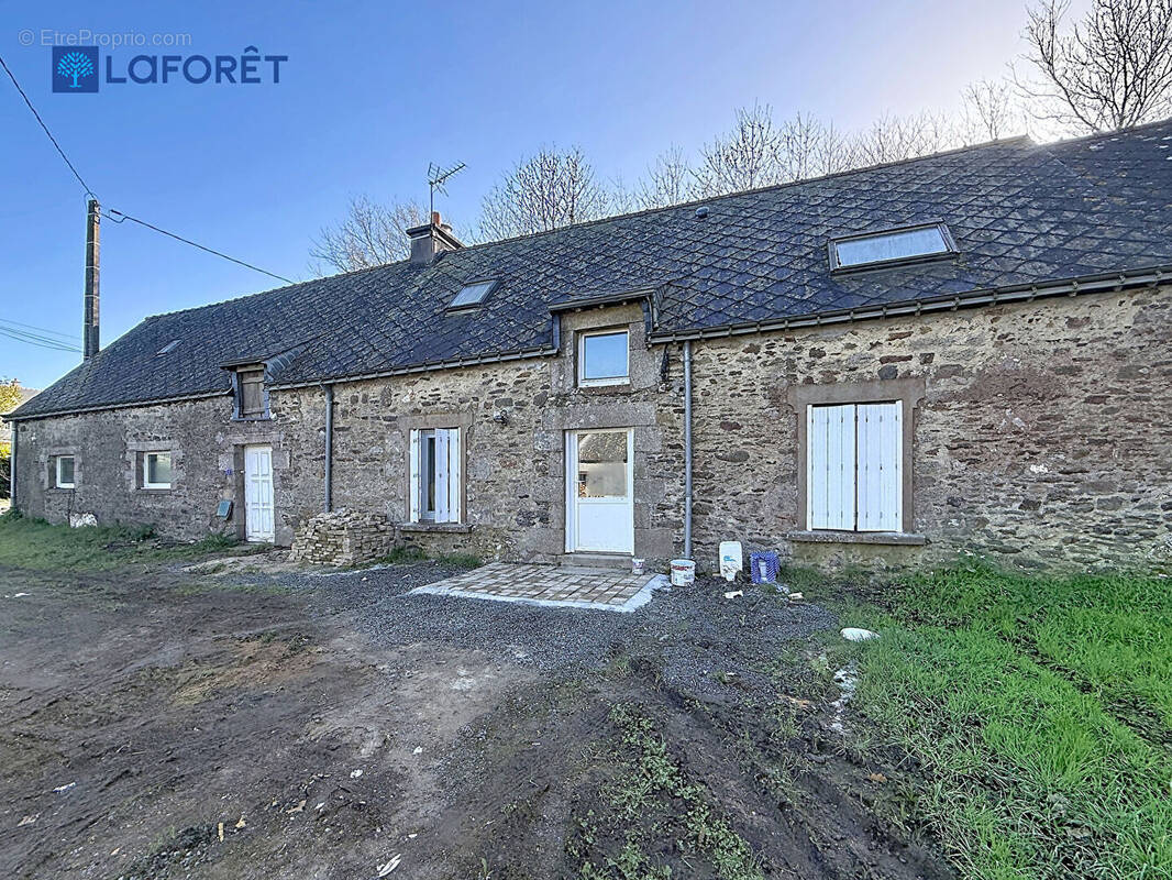 Maison à REGUINY
