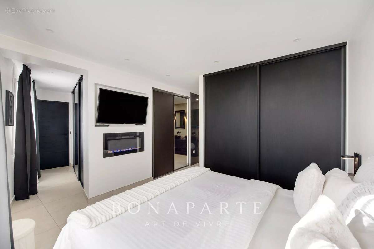Appartement d’exception T3 125m² rénové avec vaste terrasse en plein cœur de Saint-Raphaël - photo 7