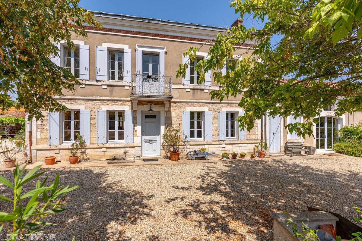 Maison à MONTPON-MENESTEROL