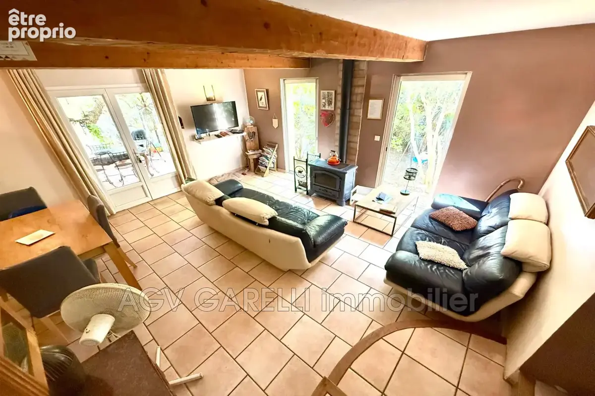 Maison 110 m² à Le Revest-Les-Eaux  - photo 6