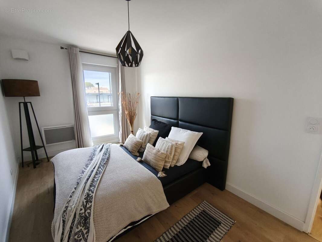 CHAMBRE - Appartement à NIMES