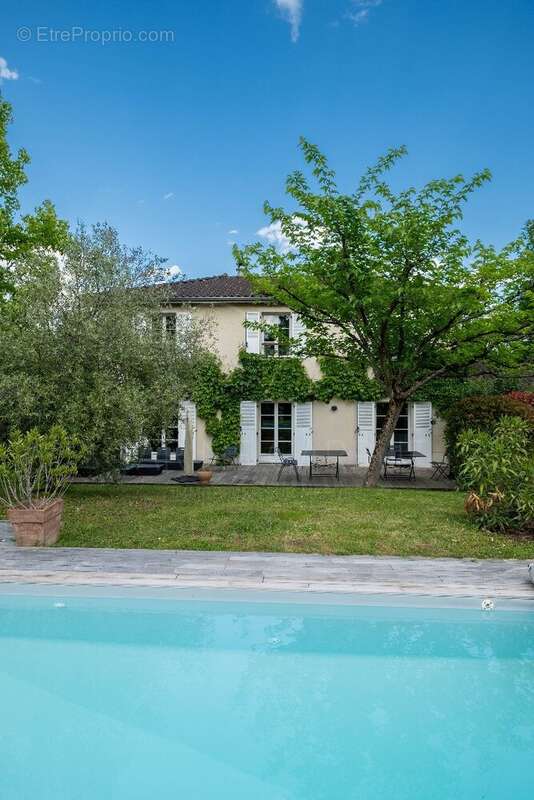 Maison à CHARBONNIERES-LES-BAINS
