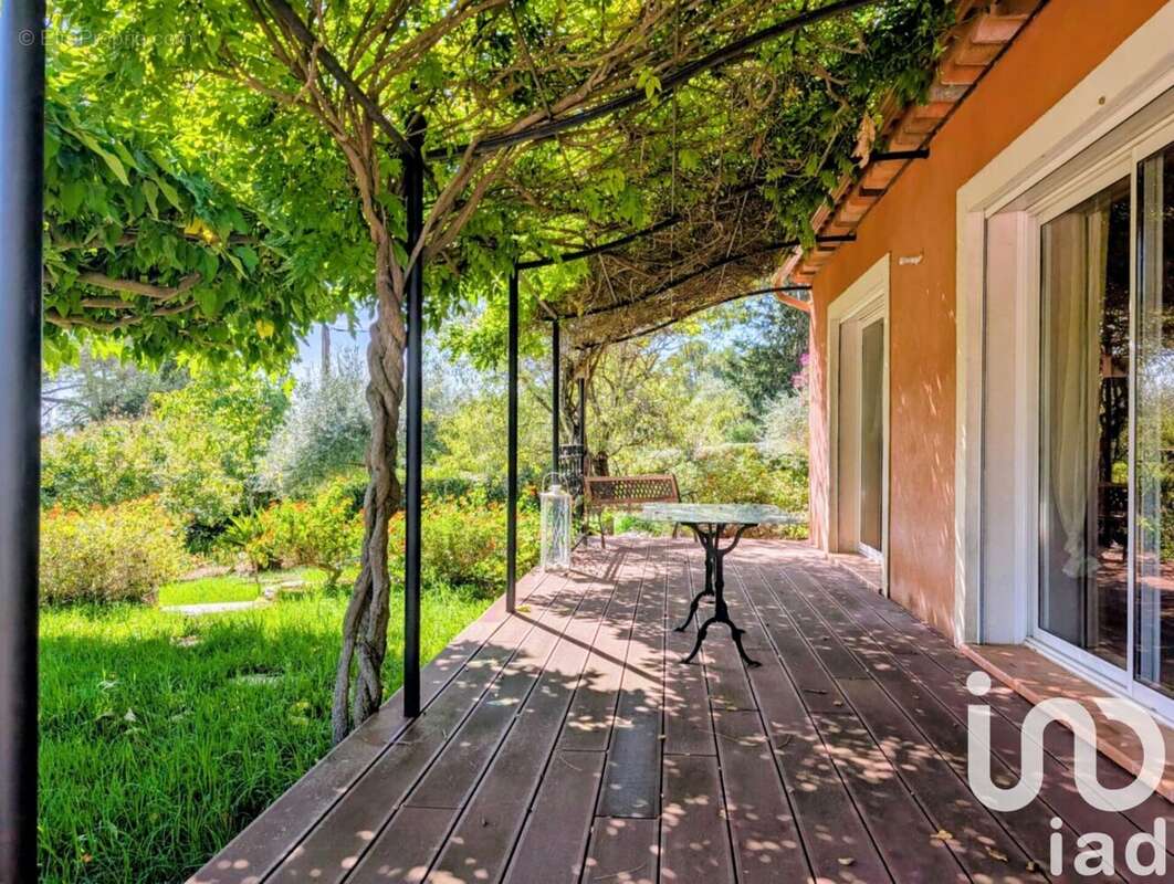 Photo 2 - Maison à CUERS