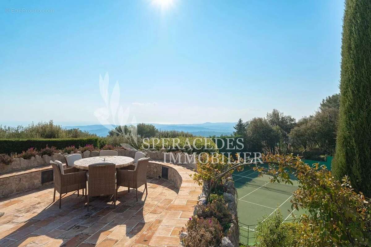 Maison à TOURRETTES-SUR-LOUP