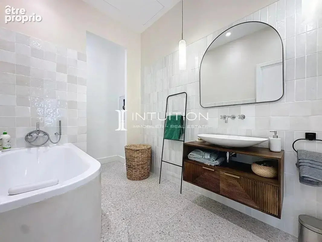 Antibes - Centre : Vaste appartement bourgeois avec terrasse - photo 21