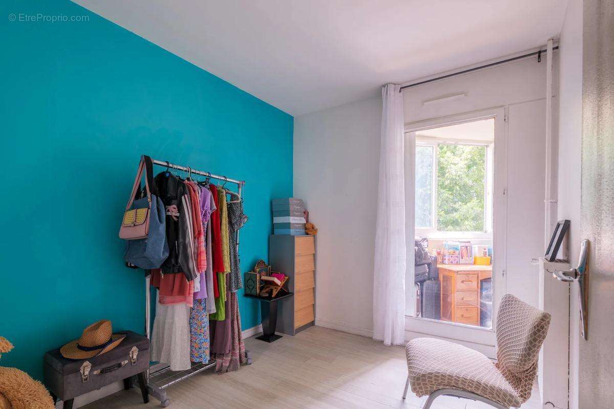 SEVRAN - Appartement de type T4 de 77 m²  avec Balcon et Loggia - photo 8
