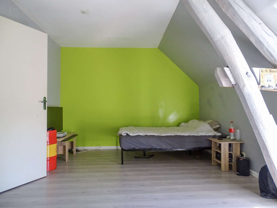 Maison à LA CHAPELLE-MONTMARTIN