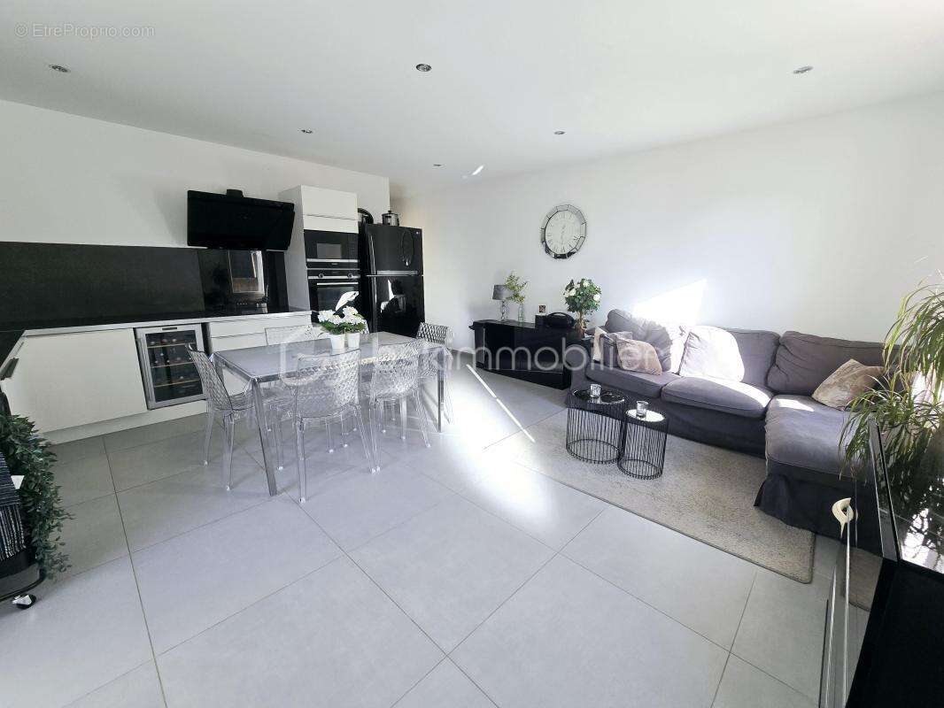 Appartement à VILLELAURE