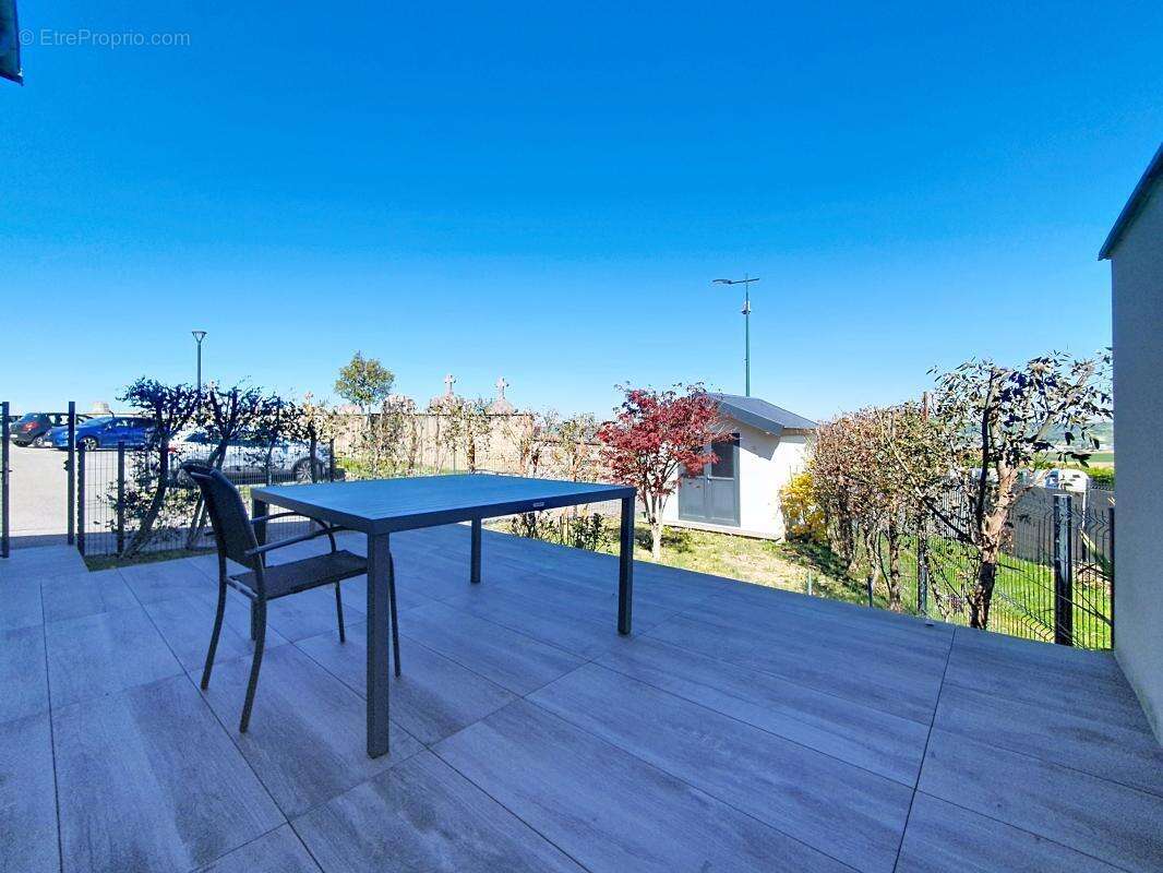 Maison - 3 Chambres - Jardin - Terrasse - 2 Places de parking - au coeur du village - photo 5