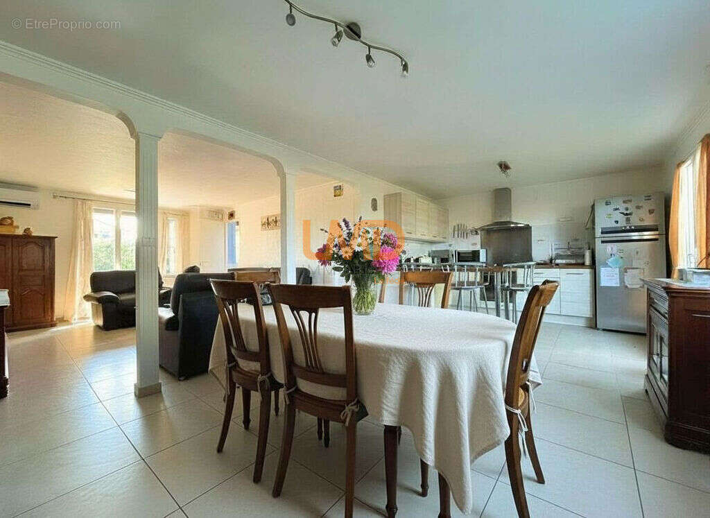Maison à LE MUY
