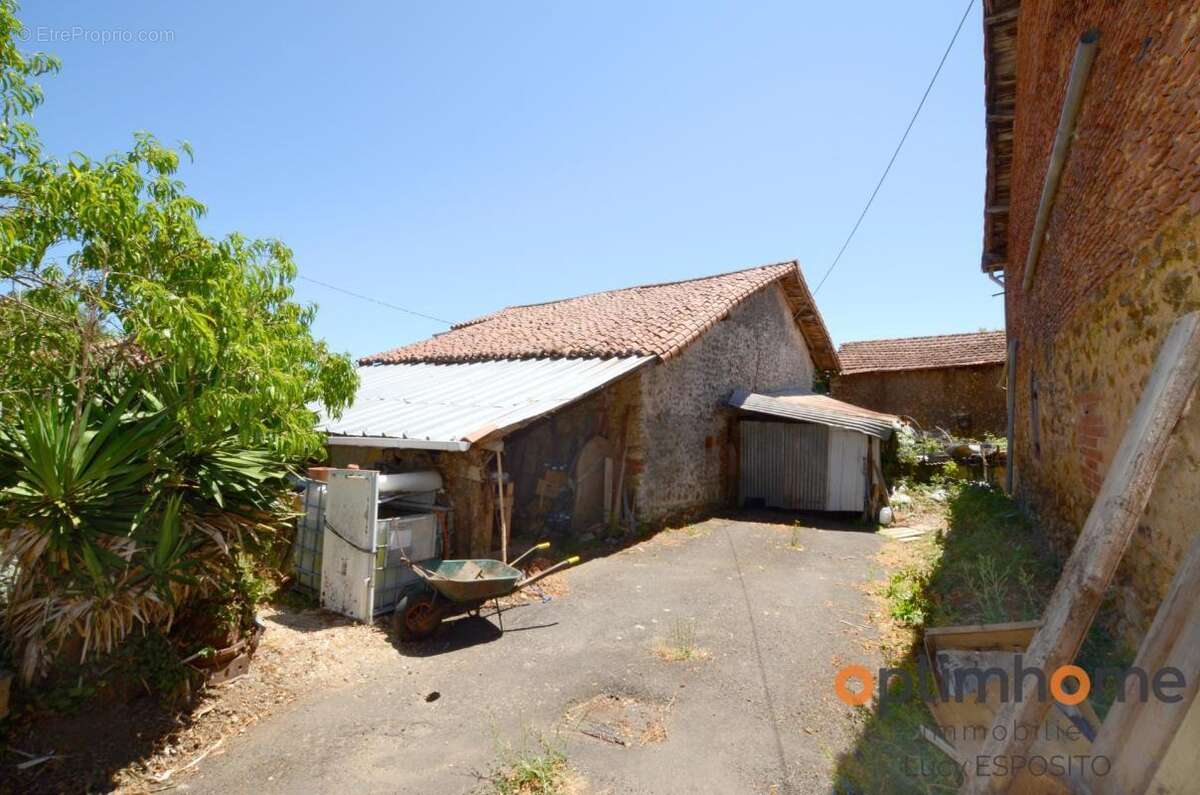  Ensemble immobilier avec énorme potentiel – Nieuil (Charente)  - photo 18