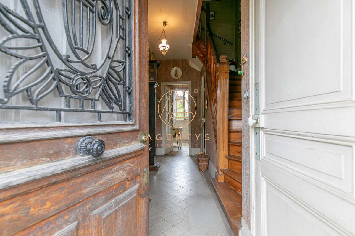 Maison à SAINT-MAUR-DES-FOSSES