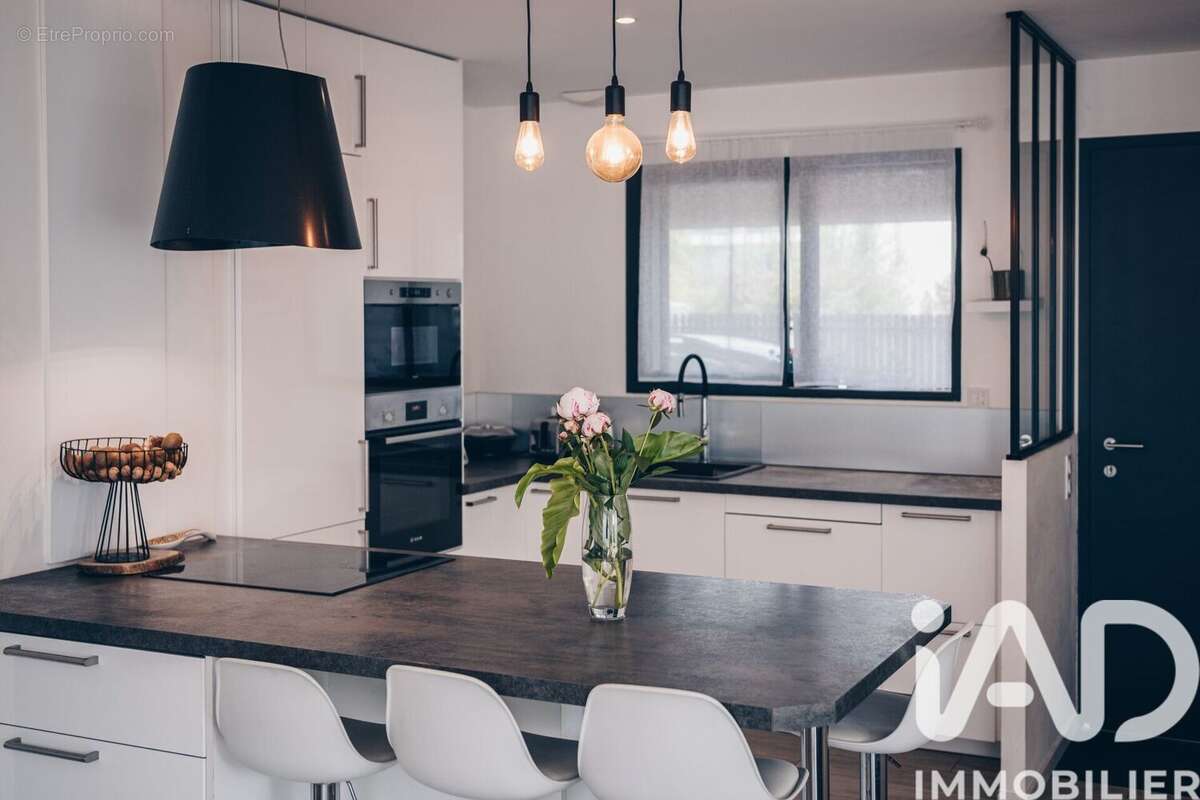Maison 108 m² à Saint-Sebastien-Sur-Loire  - photo 4