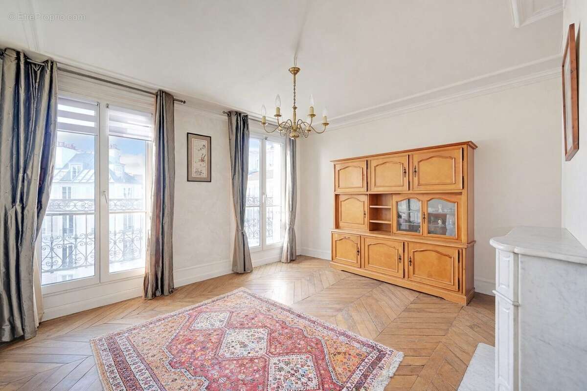 Appartement à NEUILLY-SUR-SEINE
