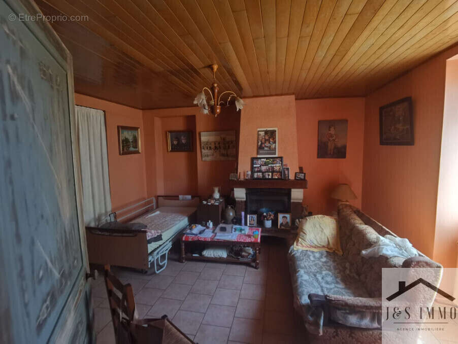 Maison à CHASSENEUIL-SUR-BONNIEURE