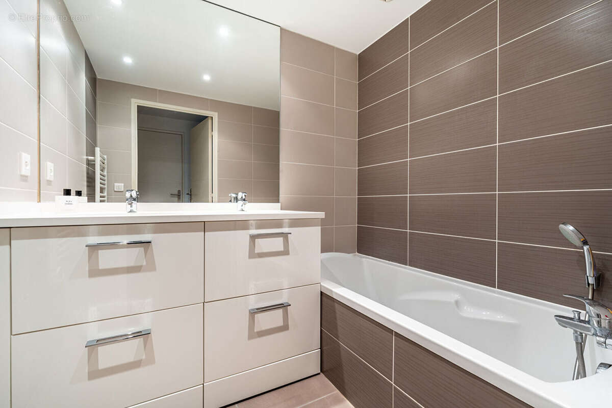 SOUS COMPROMIS Rez-de-Jardin de 4 pièces - Ecully - photo 11