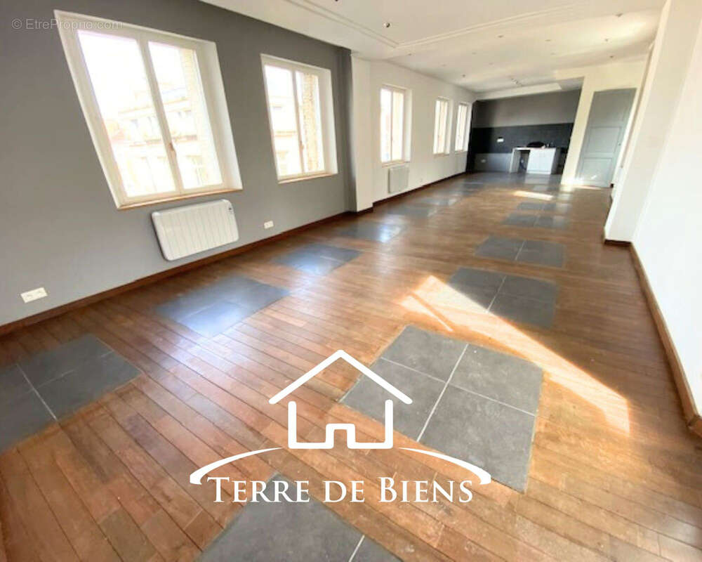 Nouveauté  Spacieux duplex de plus de 150 m2 avec terrasse en plein centre-ville de Chauny - photo 2