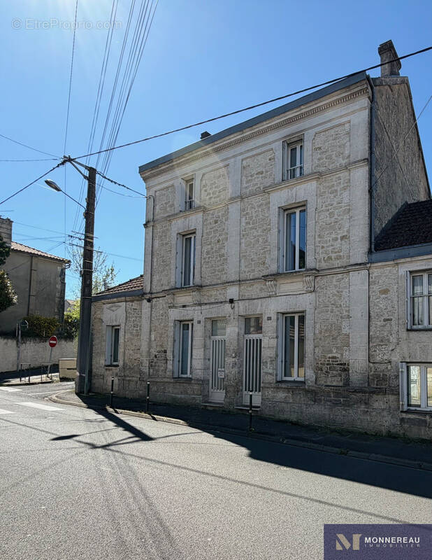 Maison à MAGNAC-SUR-TOUVRE