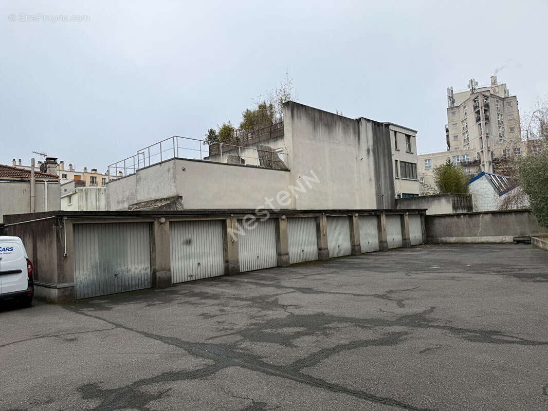 Ideal investisseur ensemble de 10 box et 20 places de parking sur montreuil, quartier croix de chavaux ,  a vendre 10 boxes et 2 - photo 4