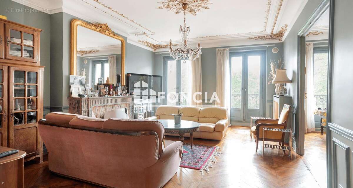 Appartement à PARIS-10E