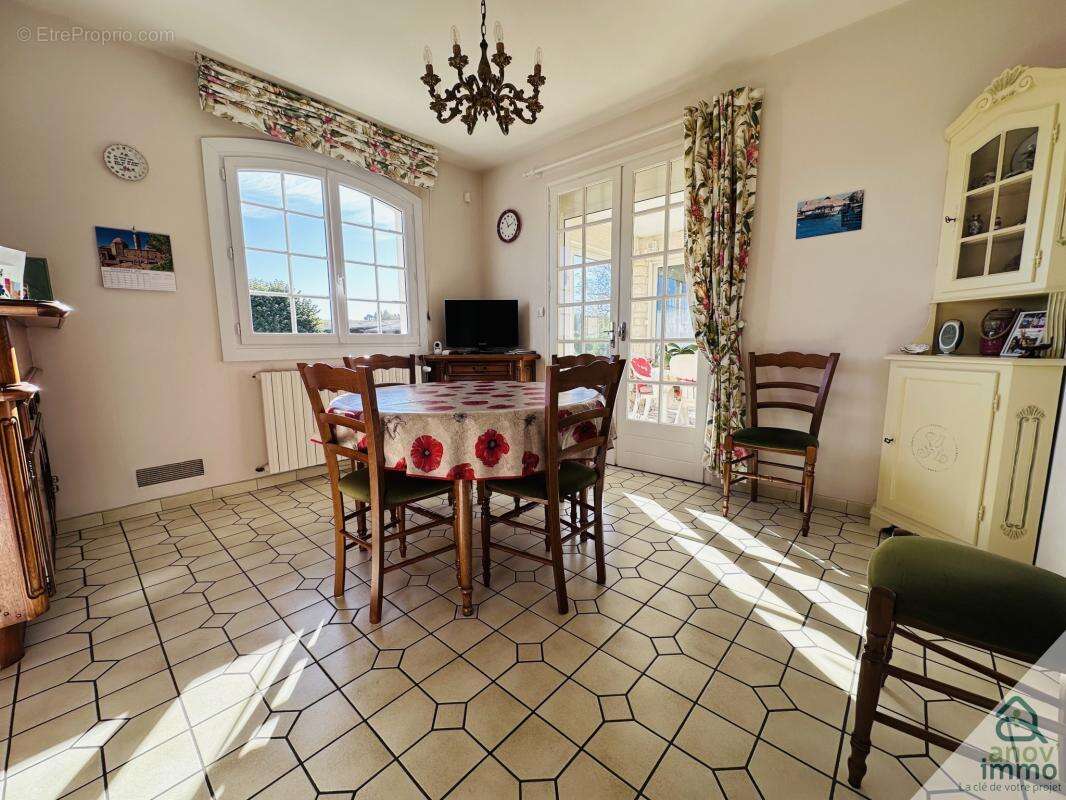 Maison à CHATEAUNEUF-SUR-CHARENTE
