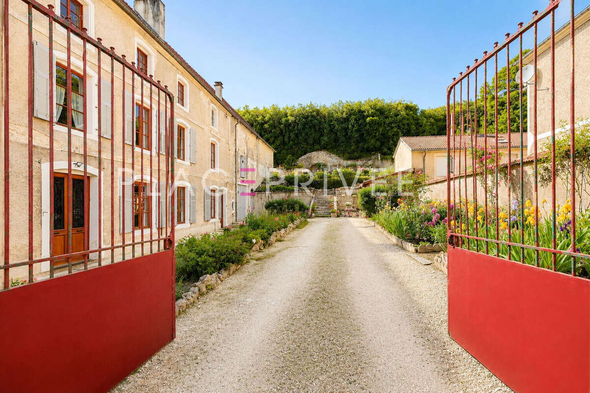 Maison avec jardin et dépendances - photo 3