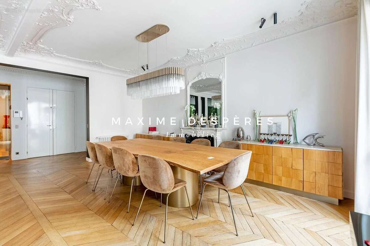 Appartement à PARIS-16E