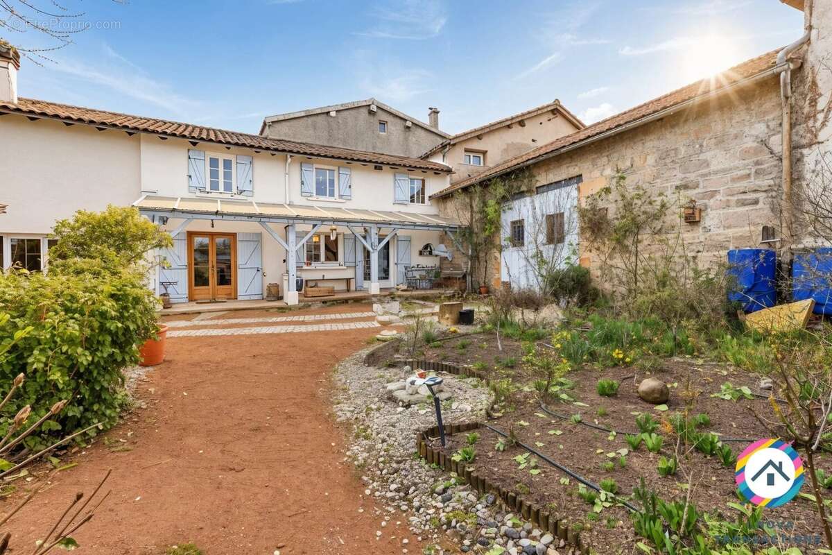 Maison à SALLES-ARBUISSONNAS-EN-BEAUJOLAIS