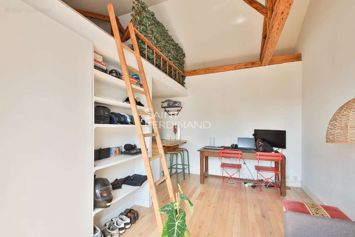 Appartement à PARIS-17E