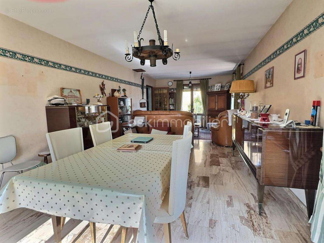 Maison à DOM-LE-MESNIL