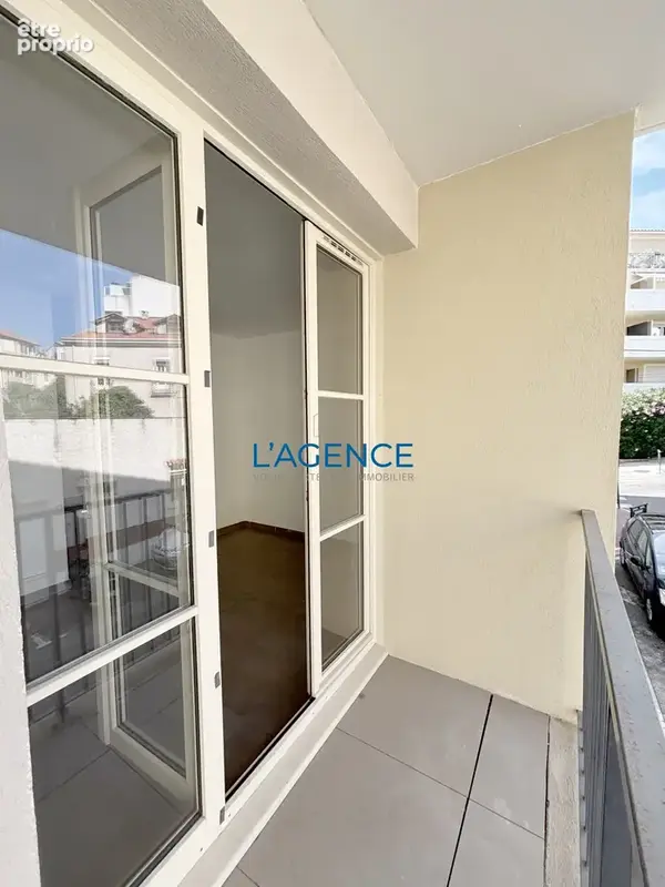 Appartement T2 de 47 m2 en étage avec ascenseur et terrasse au centre ville de Hyères - photo 6