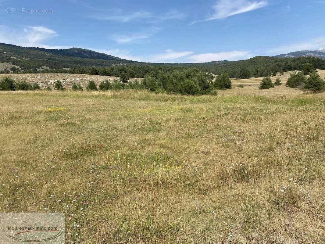 Terrain à GREOLIERES