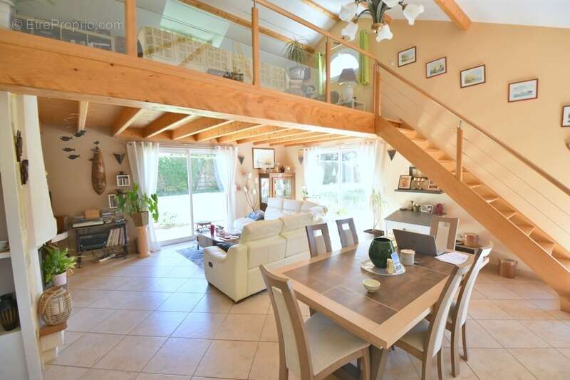 Maison à LA CHAPELLE-BASSE-MER