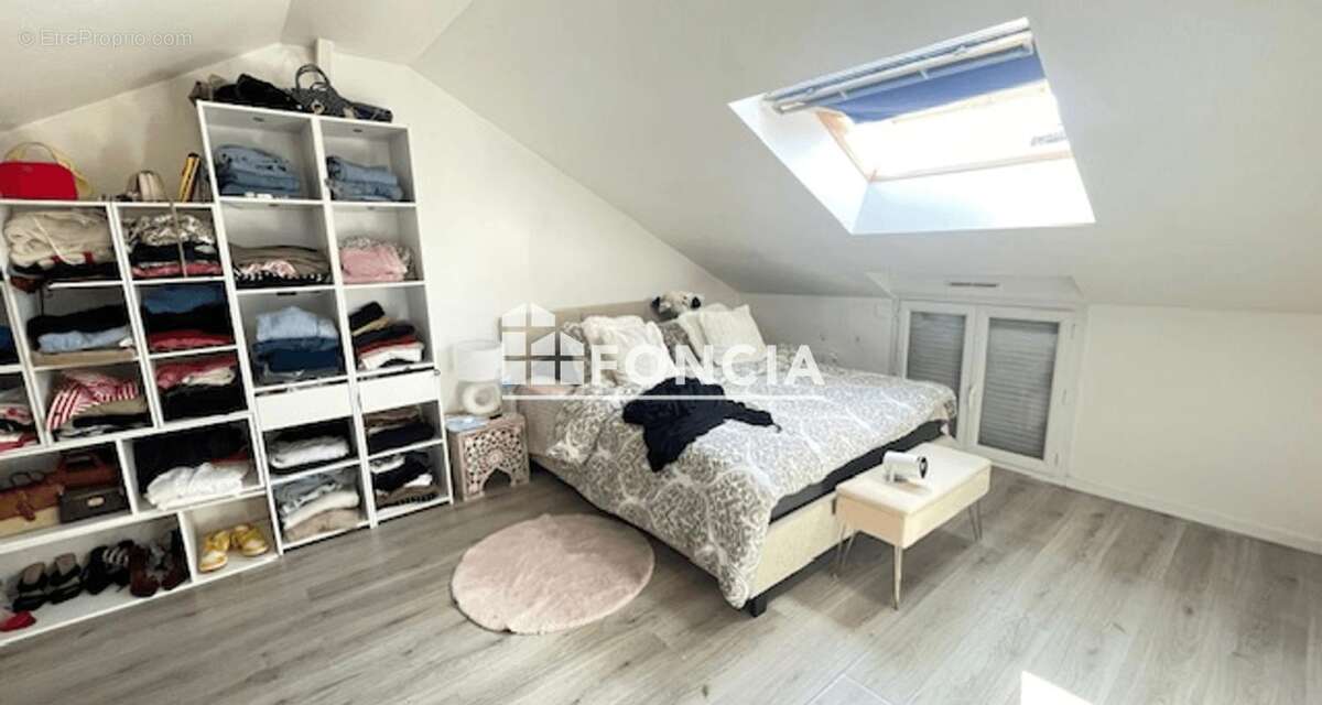 Appartement à JUZIERS