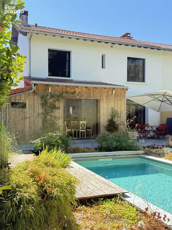 LA ROCHELLE Quartier Lafond   Maison familiale de 136 m2, 4 chambres, garage, piscine et jardin paysager - photo 2
