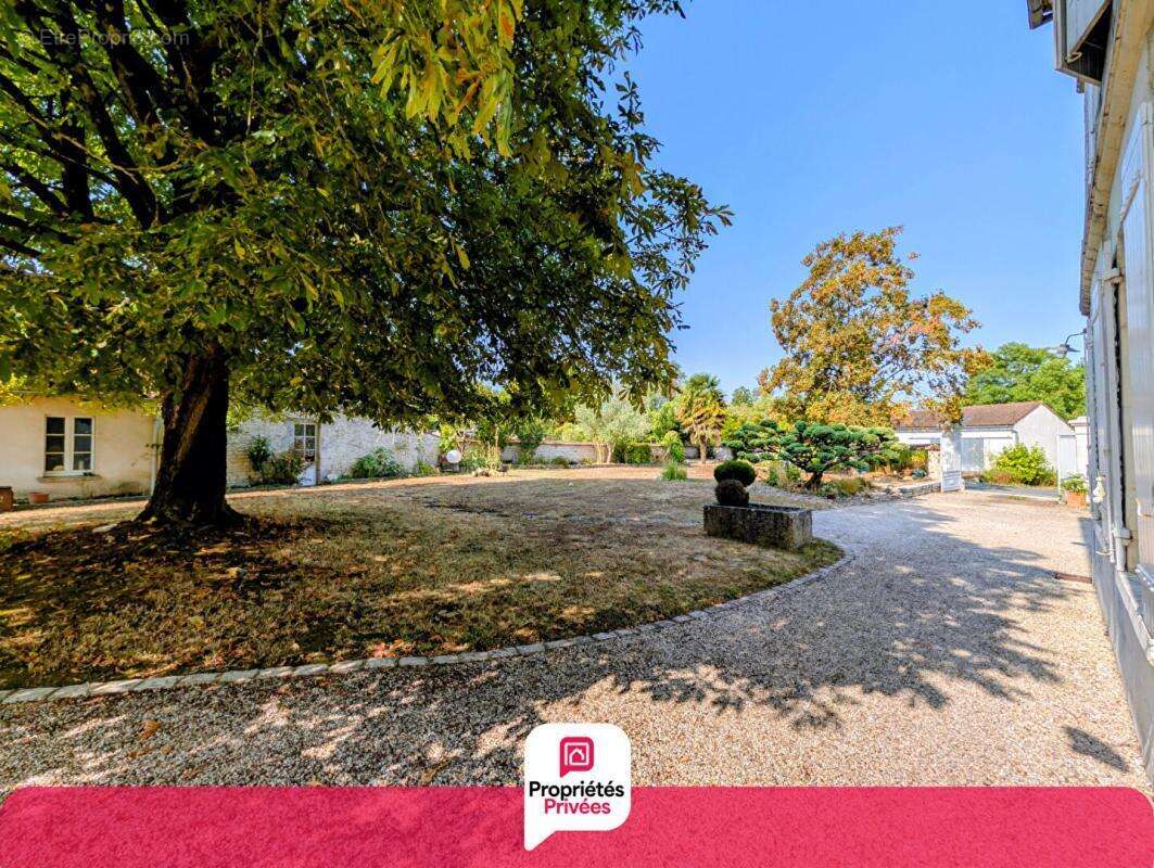 Maison de Caractère  204m² du XVIII Siècle à Salignac Sur Charente réf 459959 - photo 5