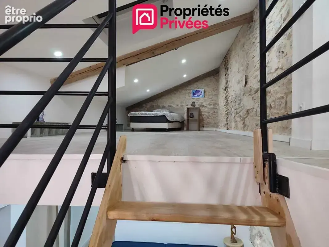 Appartement entièrement rénové avec mezzanine, balcon et stationnement gratuit à Nîmes Pompidou / Jardins de la Fontaine - photo 10