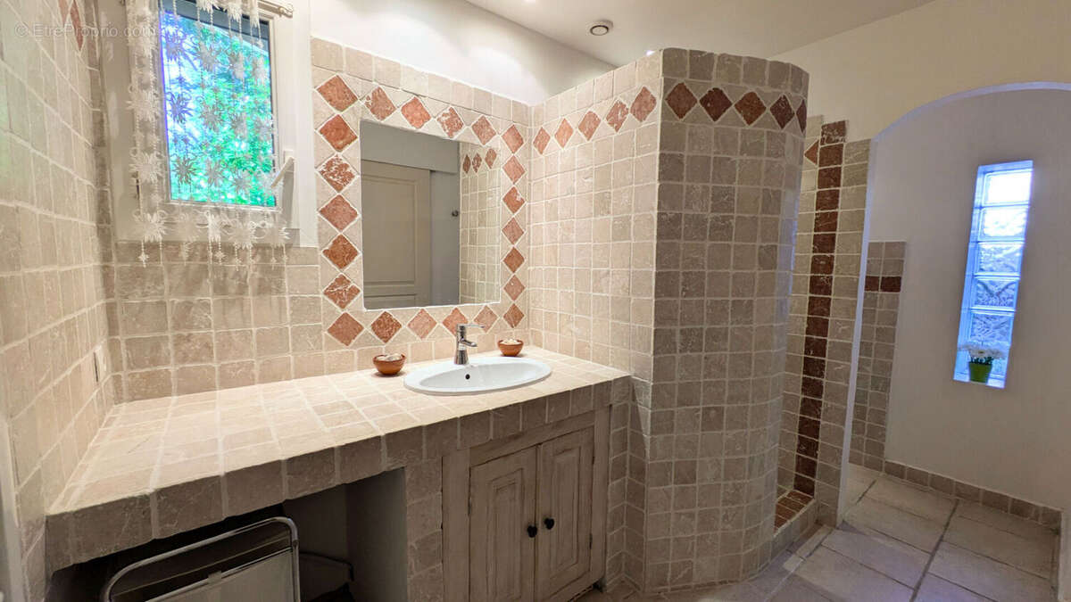 Maison à L'ISLE-SUR-LA-SORGUE