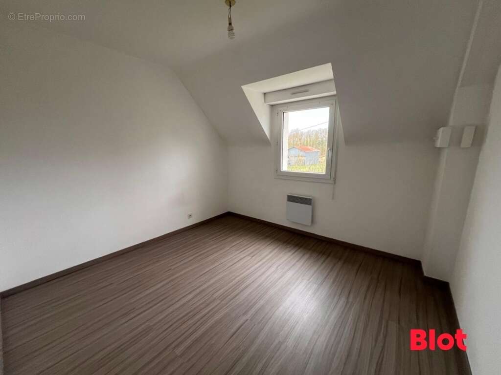 Maison à SAINT-ERBLON