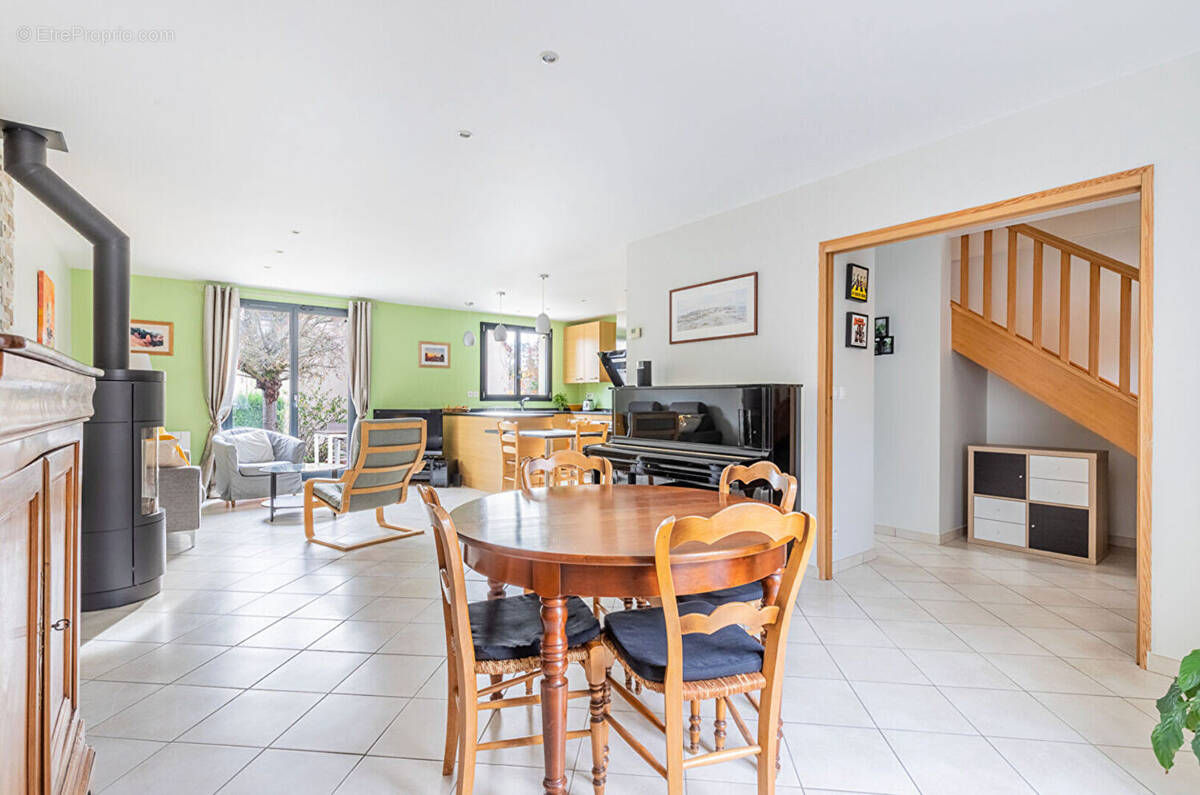 Maison à VERRIERES-LE-BUISSON