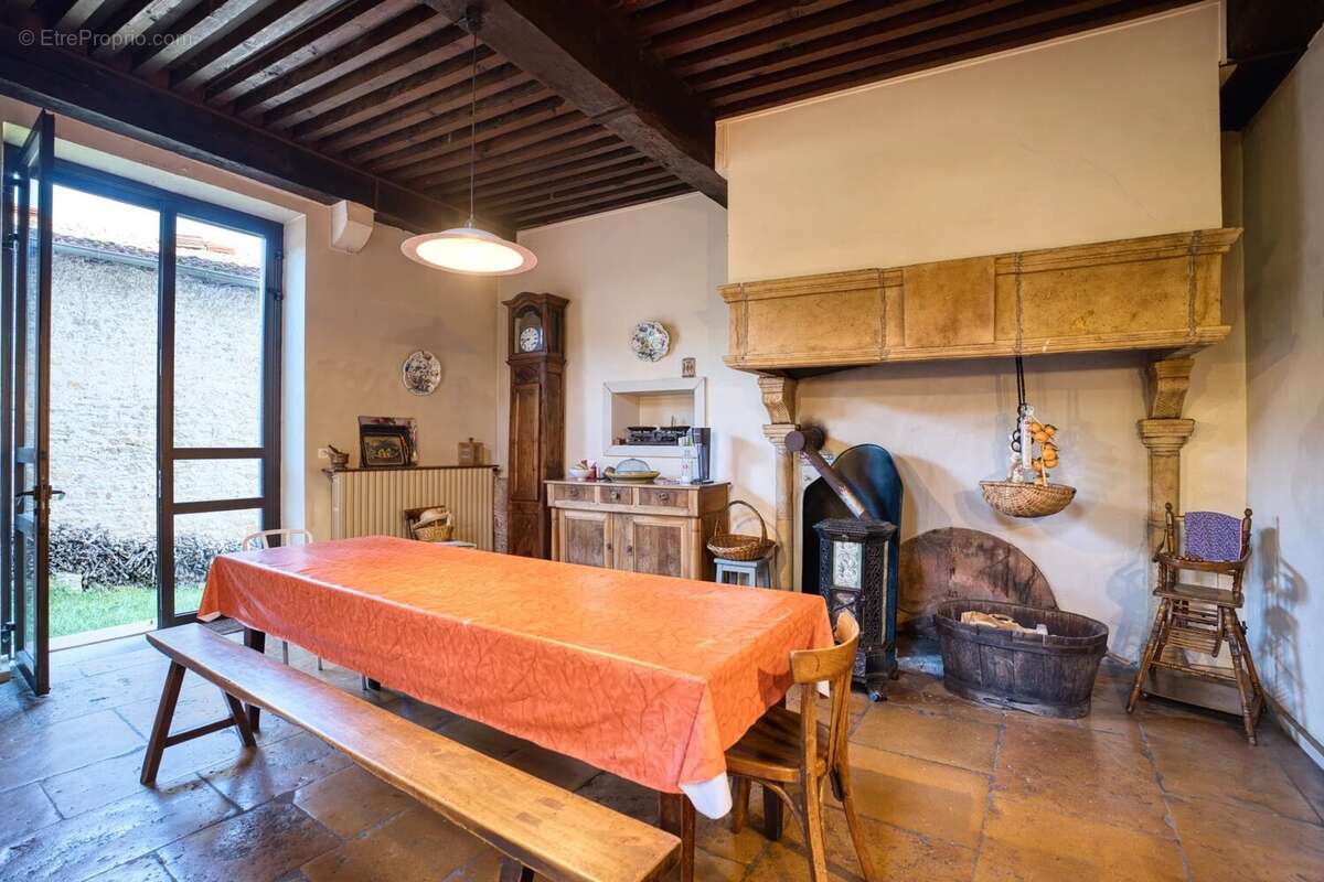 Maison à CHAZAY-D&#039;AZERGUES