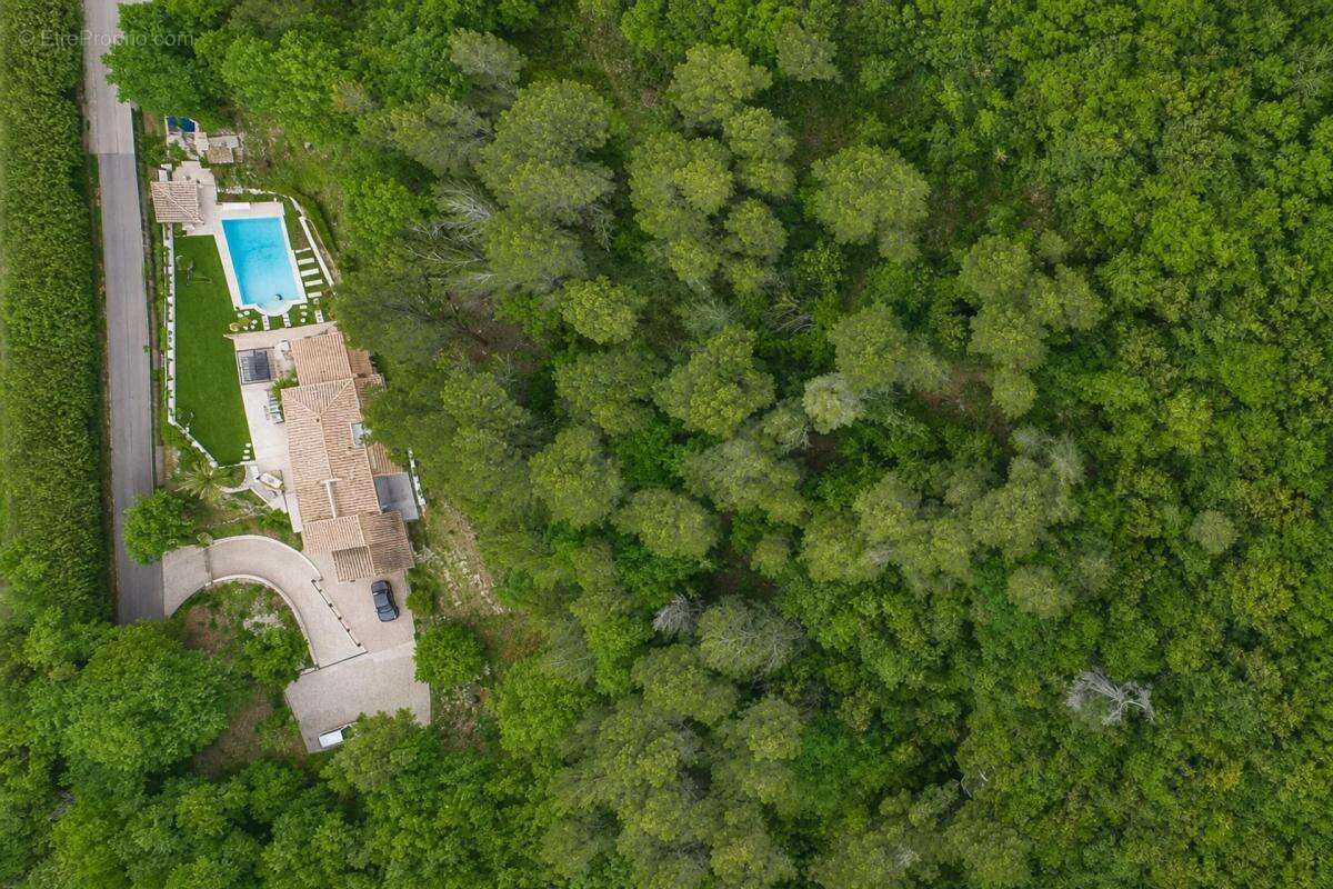 Maison de 6 pièces de 256 m² à Le Bar-sur-Loup - photo 58