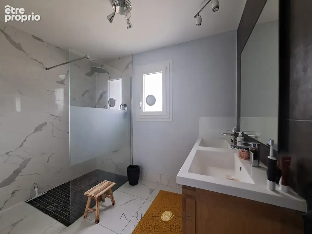 Maison de charme avec jardin, à pied des commerces, avec un  espace pro. - photo 17