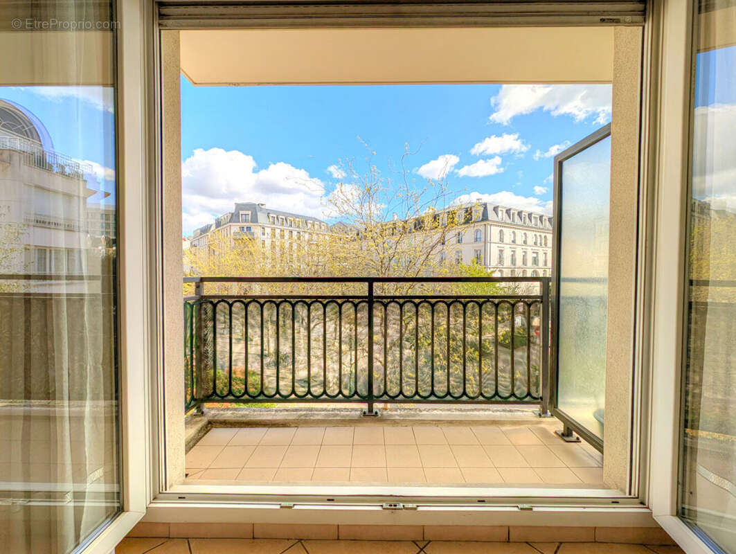 Appartement à LA GARENNE-COLOMBES